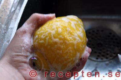 tvätta citron